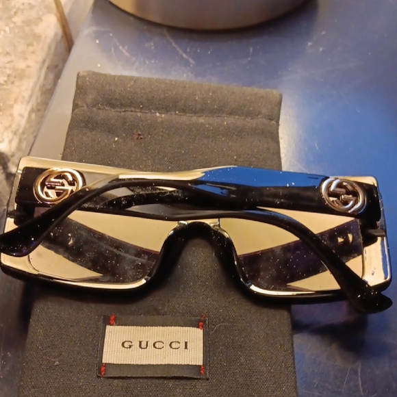 Gucci Black and Gold Designer Sunglasses - Picture 4 of 7